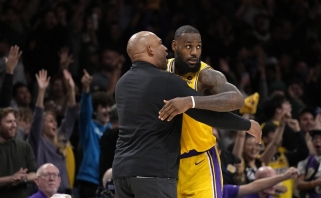 "Lakers" strategas: tai, ką daro LeBronas, neturi precedentų, jis galėtų žaisti 50-ies